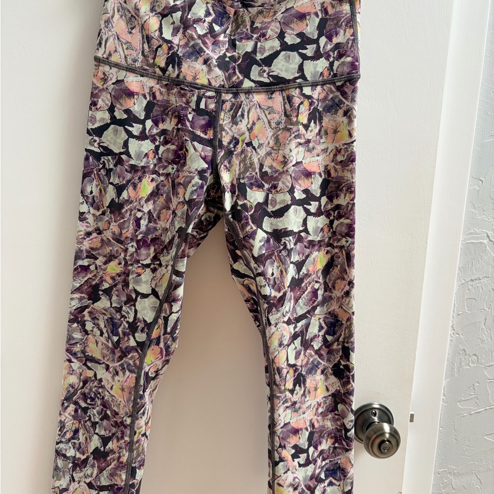 lululemon athletica Purple & Cream Floral-Pattern Leggings